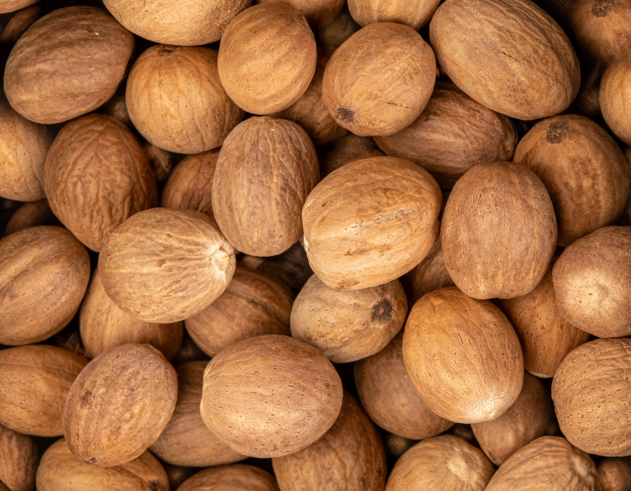 Whole nutmeg