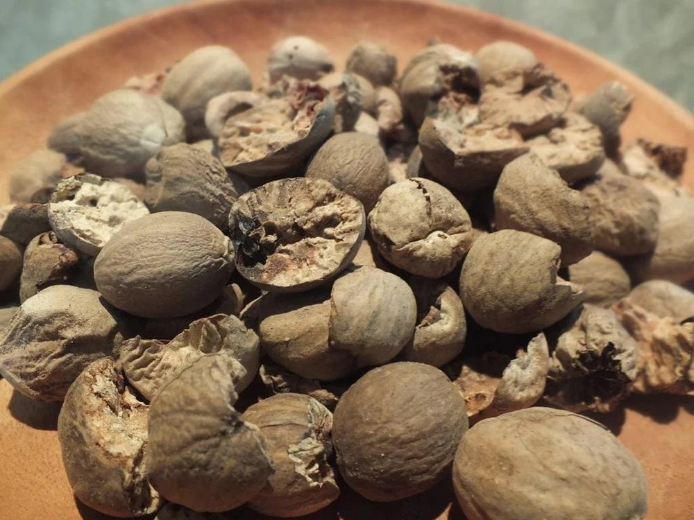 Whole nutmeg